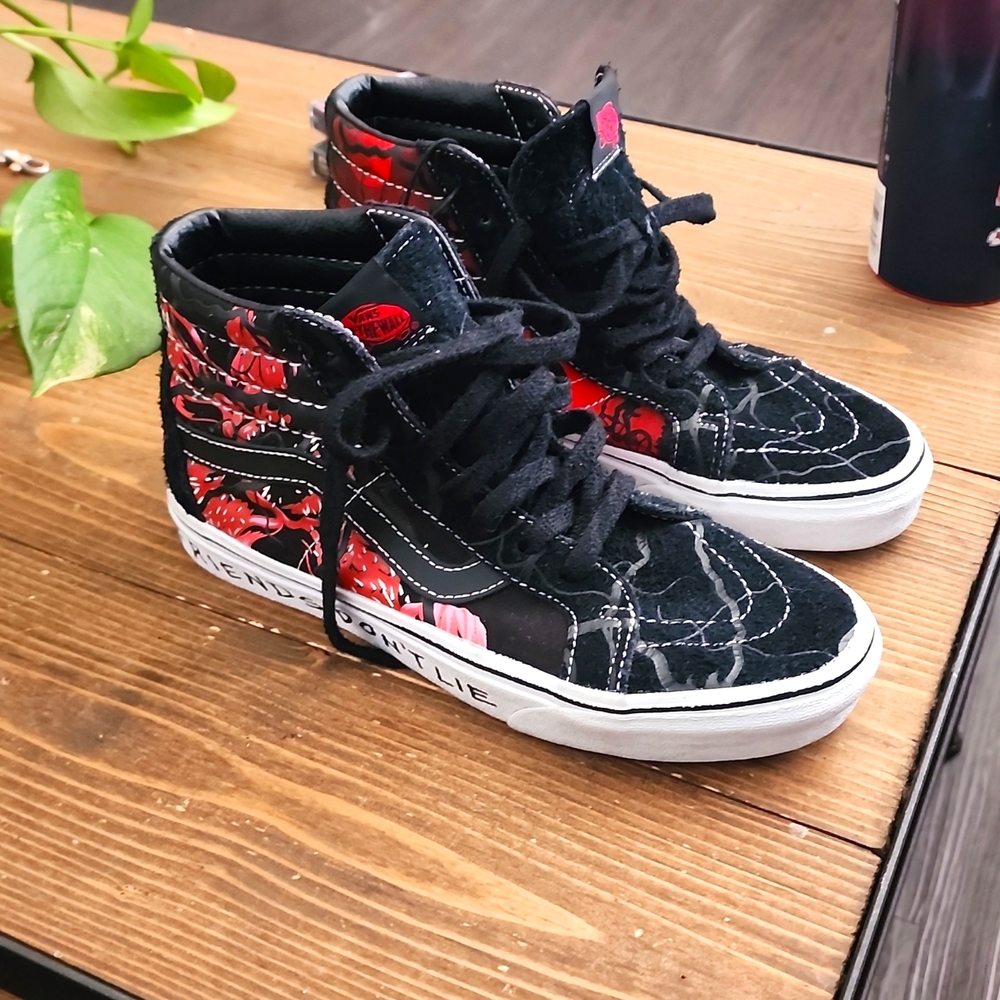 Vans X Stranger Things Sk8-Hi Reissue - friends don't lie upside-down. size 7